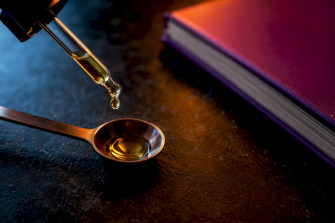 Compte-gouttes délivrant une dose de CBD